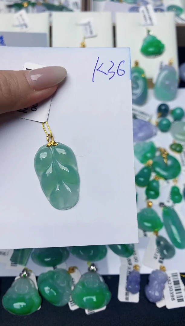 翡翠18K金镶嵌颈饰11111111111