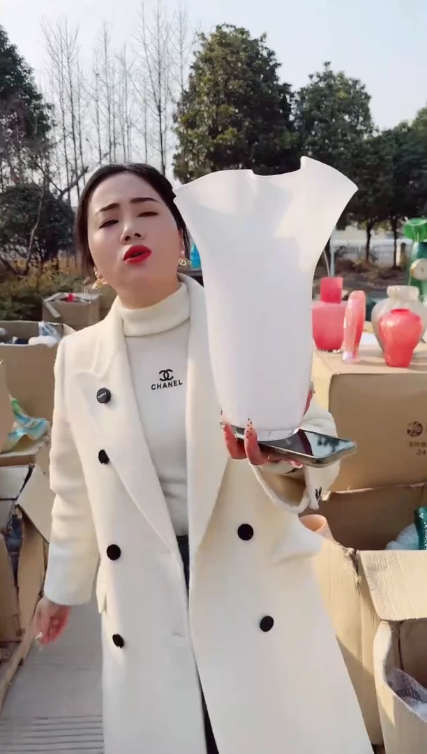 【闪购商品】玻璃安琪微瑕花瓶--J2S73