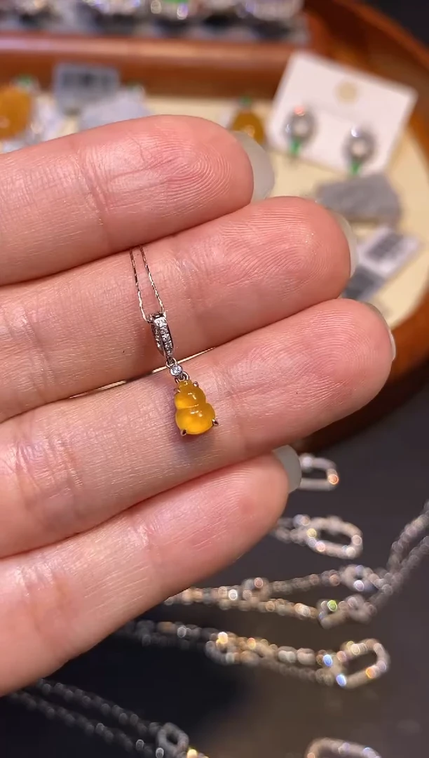 【闪购商品】翡翠颈饰18K金镶嵌吊坠