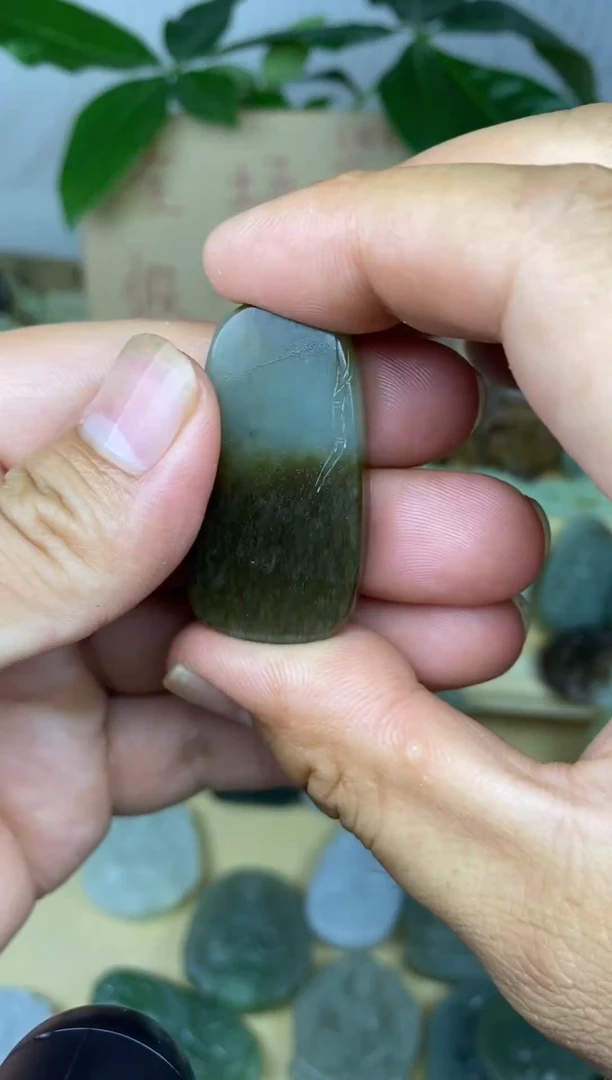 和田玉未镶嵌吊坠(赠链)和田玉牌子