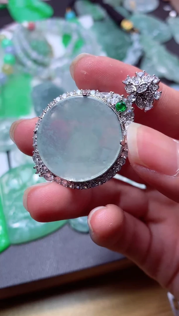 【闪购商品】翡翠颈饰未镶嵌天然翡翠