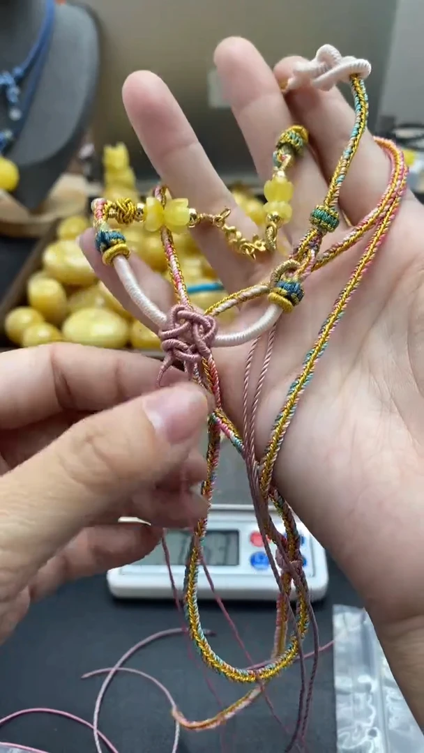 琥珀未镶嵌珠宝奇石529的绳子