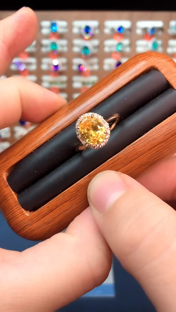 银S925镶嵌戒指黄晶......