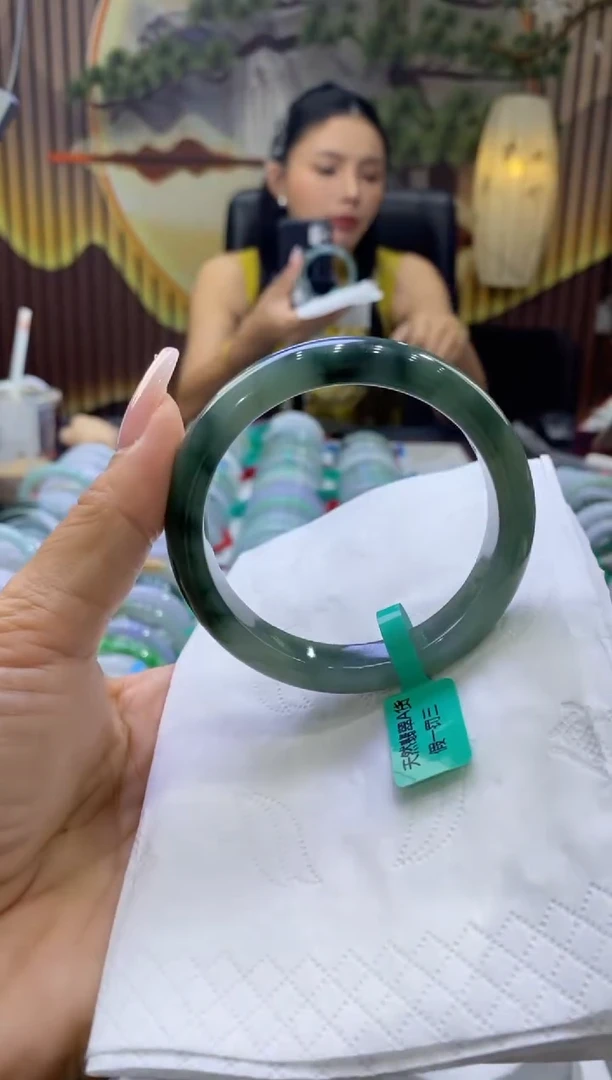 翡翠手镯未镶嵌多人00943