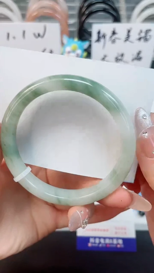 【闪购商品】石英质玉手镯未镶嵌60