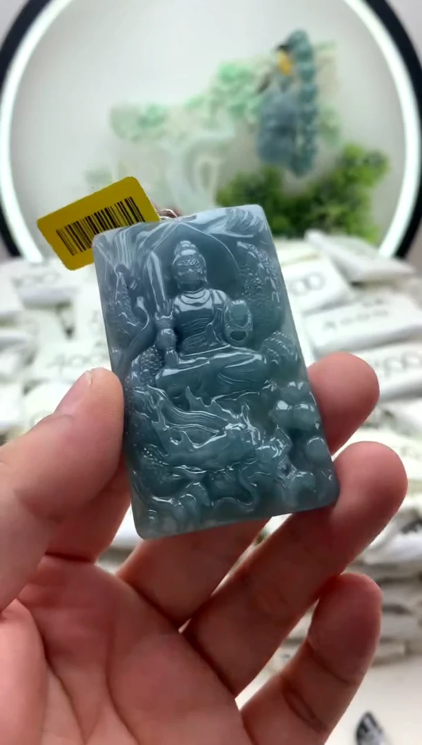 翡翠未镶嵌颈饰不动明王