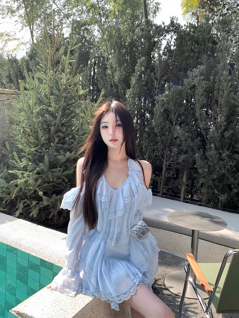 蓝调美学 设计感纯欲气质镂空挂脖连衣裙度假风法式性感辣妹短裙