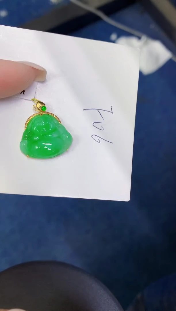 颈饰18K金镶嵌翡翠缅甸天然翡翠A货