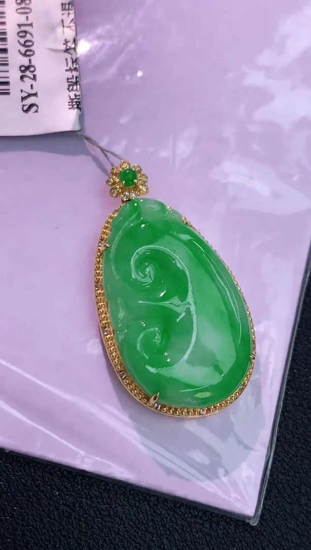 颈饰18K金镶嵌翡翠赠礼盒证书 丁丁