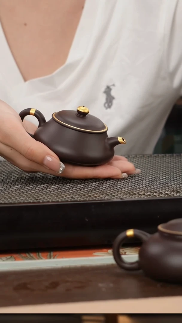 茶壶紫砂四号井茄皮紫泥描金明炉110cc