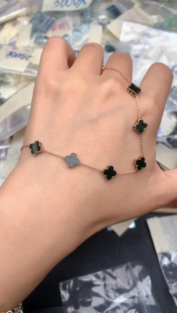 18K金镶嵌挂件翡翠—