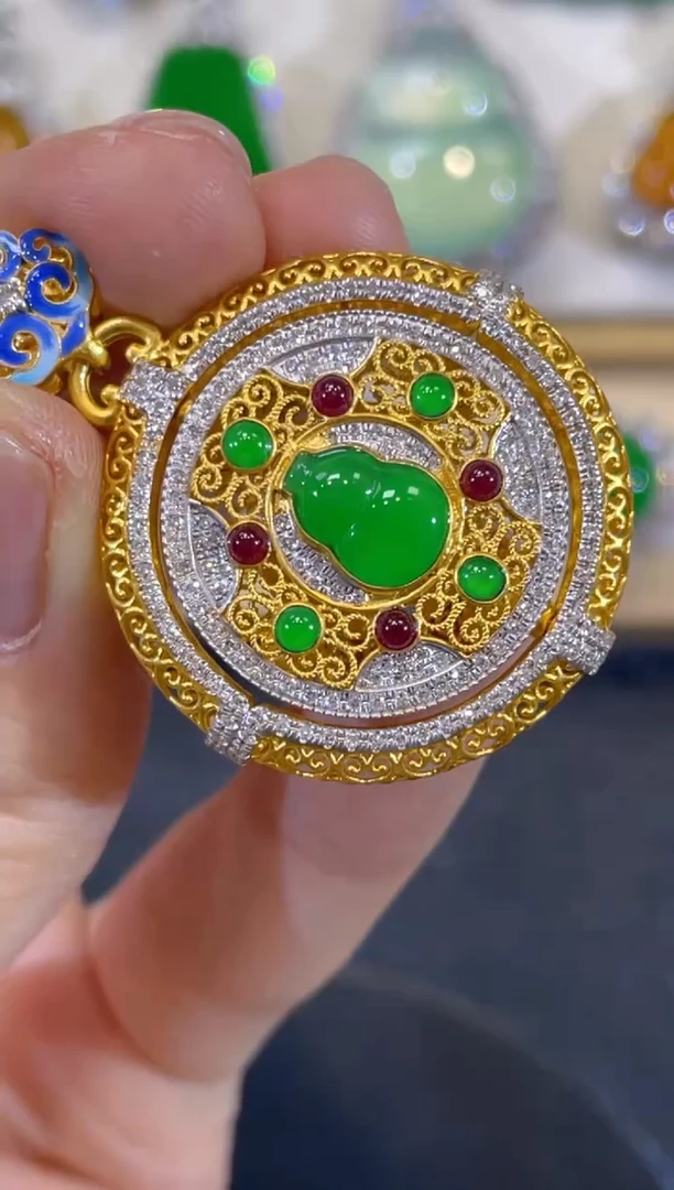 吊坠(不含链)18K金镶嵌翡翠团购60