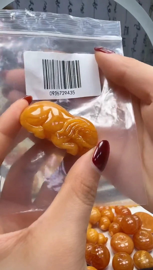 裸石琥珀未镶嵌如图