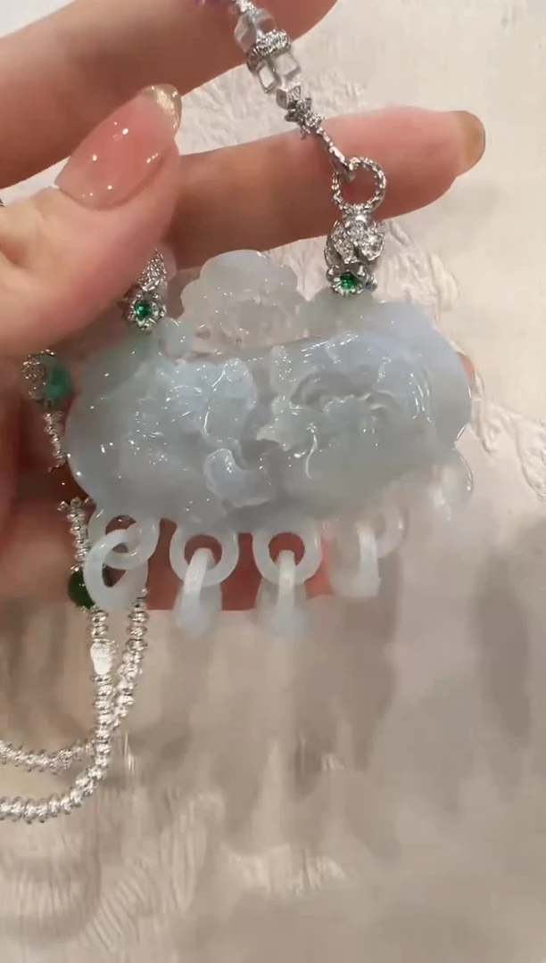 翡翠未镶嵌颈饰国风