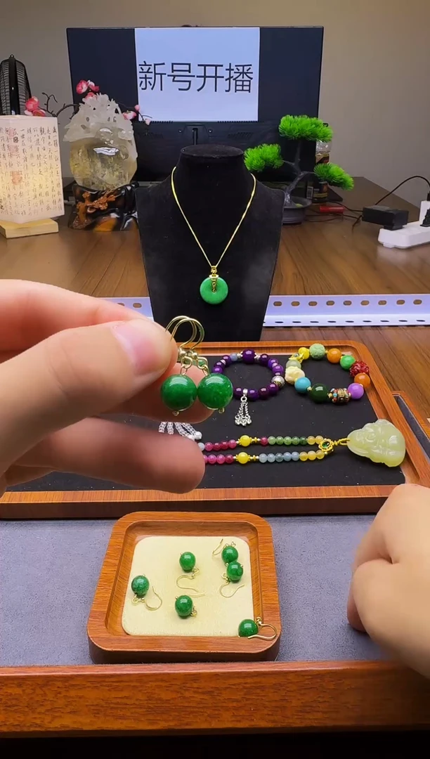 翡翠14K金镶嵌耳饰E02