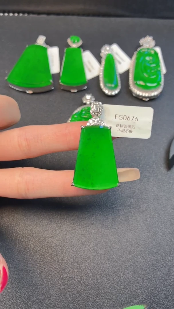 颈饰银S925镶嵌翡翠吊坠