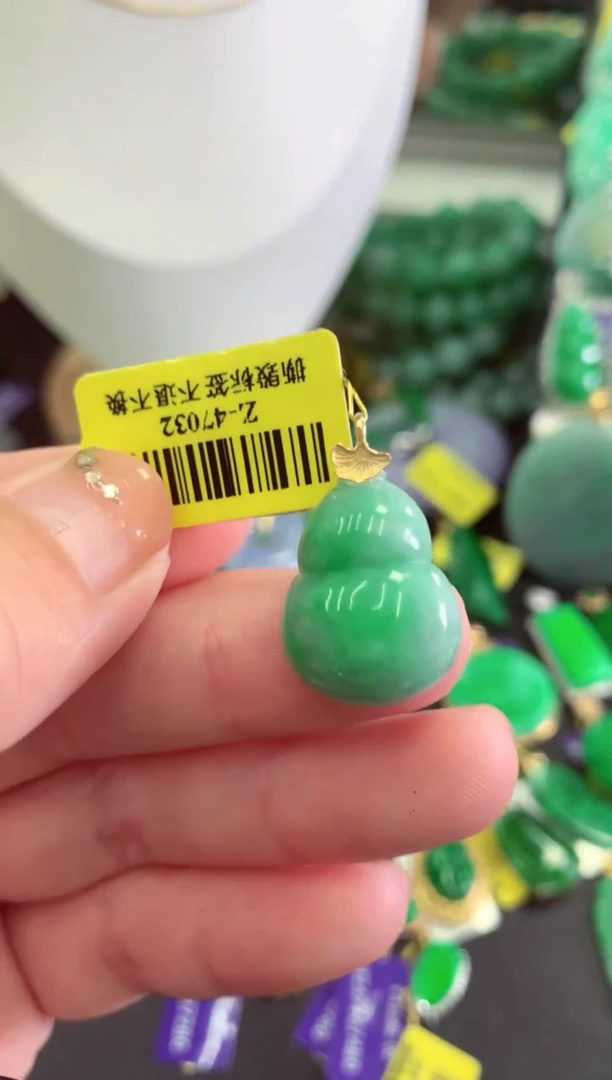 翡翠18K金镶嵌颈饰挂件