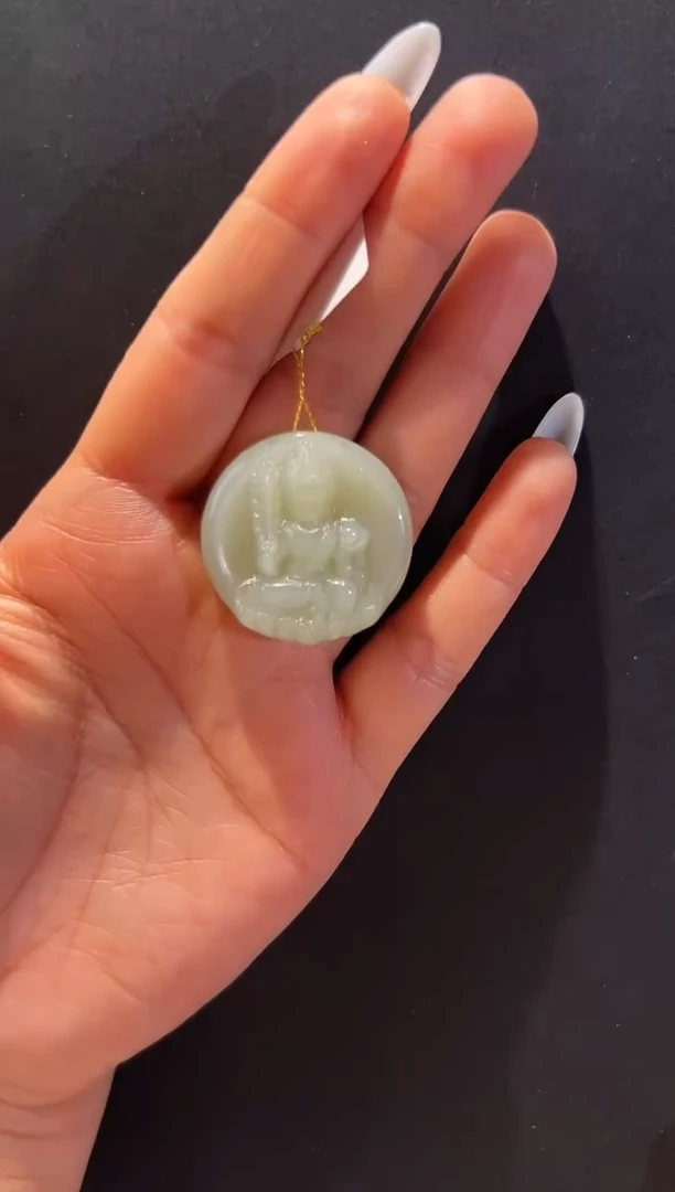 吊坠(赠链)未镶嵌和田玉新疆和田玉且末料菩萨吊坠
