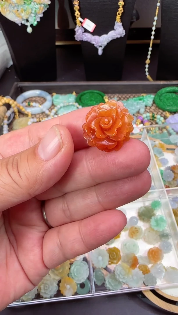 【闪购商品】翡翠颈饰未镶嵌牌子