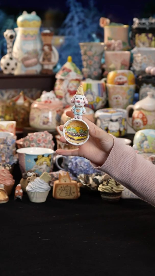 摆件陶景德镇釉下彩手绘设计师款陶瓷