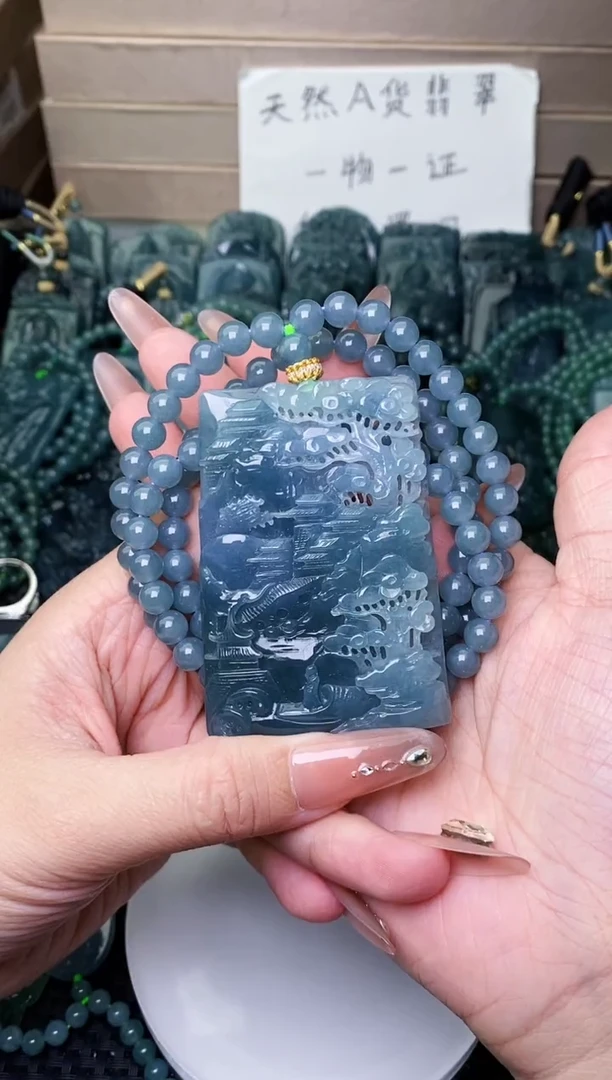 颈饰未镶嵌翡翠