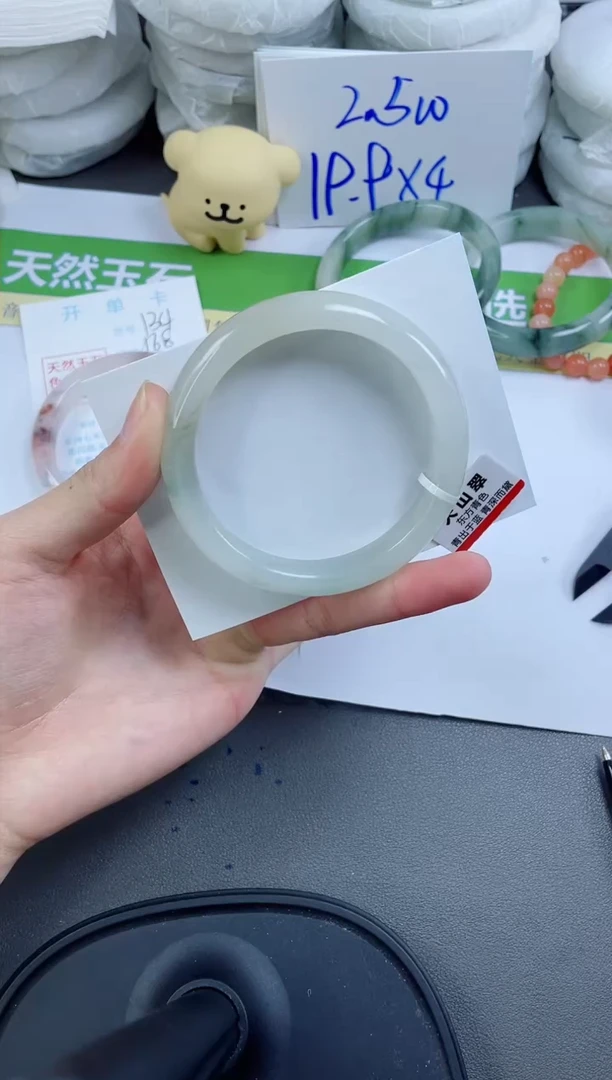 【闪购商品】石英质玉手镯未镶嵌135-56.8