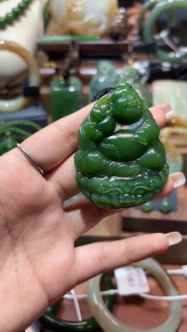 颈饰未镶嵌和田玉（碧玉）1