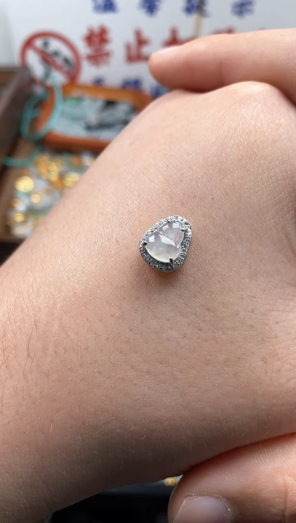 【闪购商品】翡翠颈饰未镶嵌哥哥