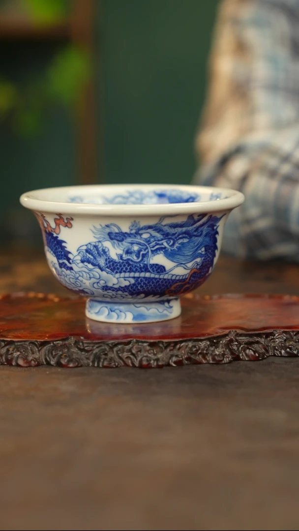 自成堂青花手绘龙凤纹主人杯