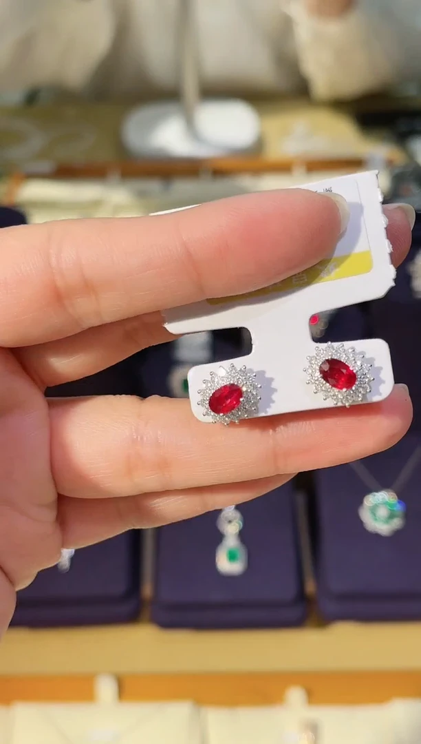 【闪购商品】红宝石耳饰18K金镶嵌无烧红宝石耳钉