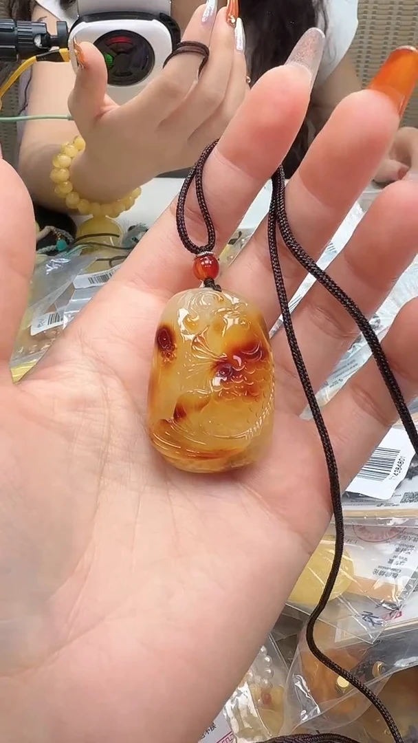 裸石琥珀未镶嵌如图