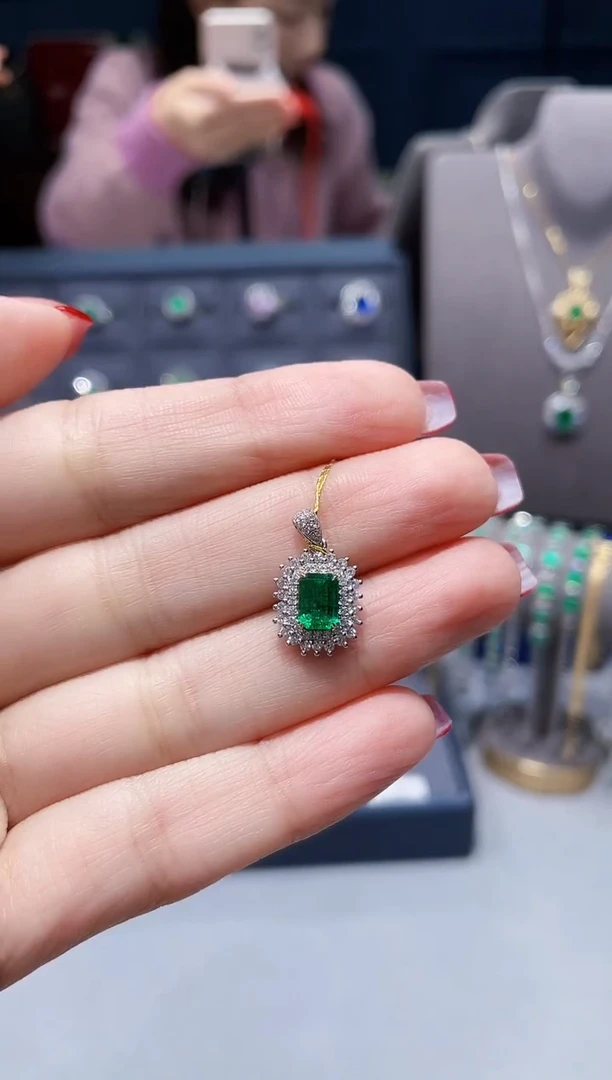 【闪购商品】祖母绿吊坠(不含链)18K金镶嵌0.75克拉