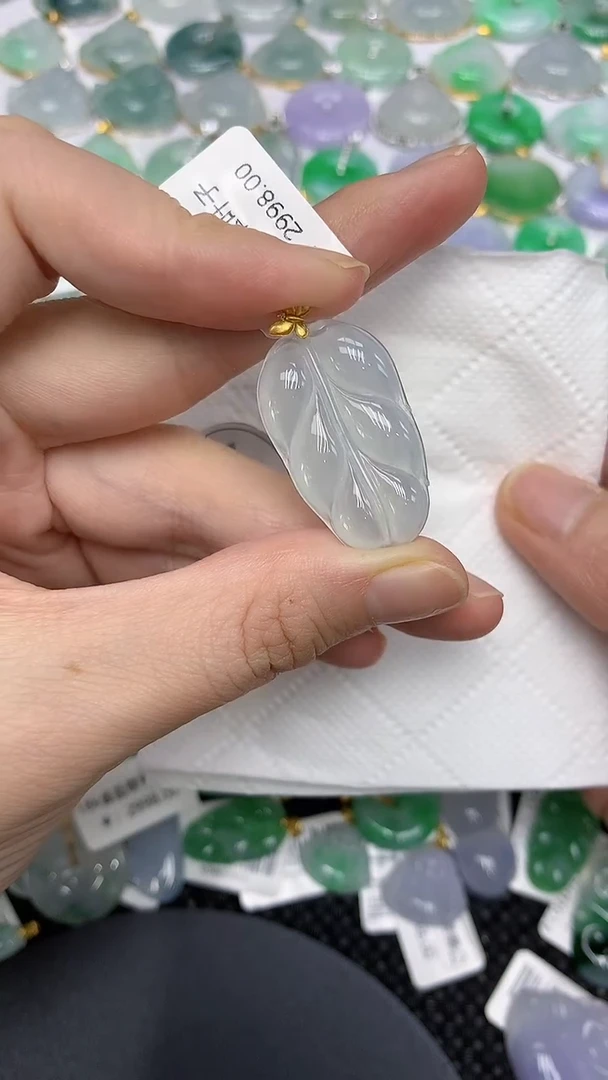 颈饰18K金镶嵌翡翠111111111111