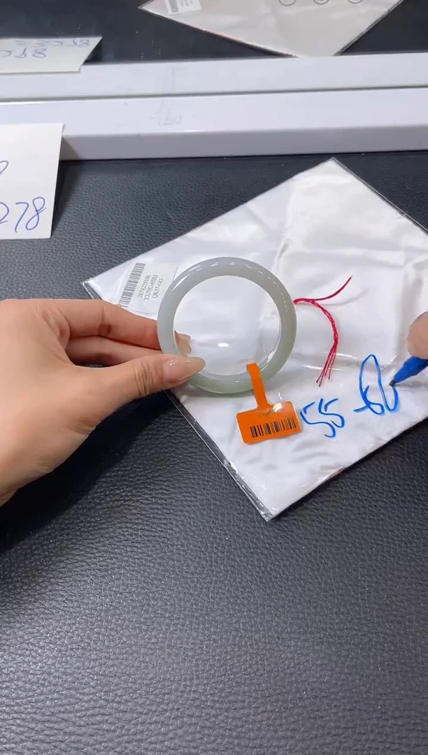【闪购商品】翡翠手镯未镶嵌手镯