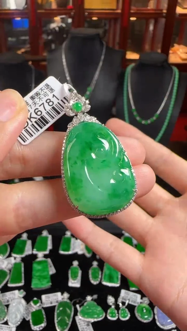 颈饰18K金镶嵌翡翠DK6781绿如意