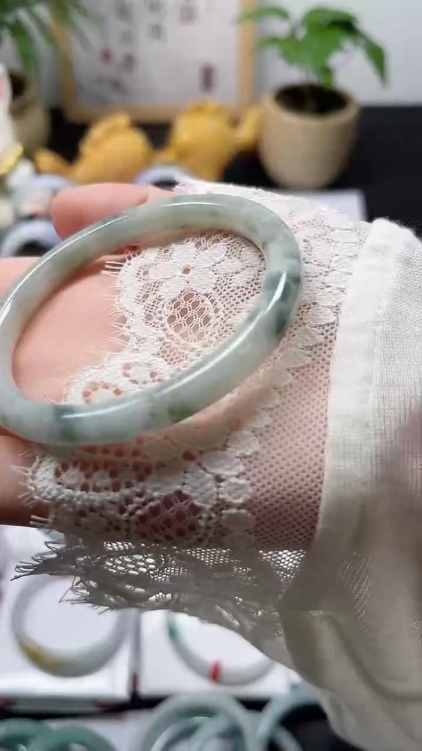 翡翠手镯未镶嵌正圈飘花/纹裂漏、不退不换