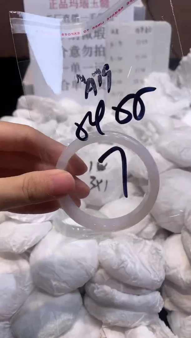 玛瑙/玉髓手镯未镶嵌55
