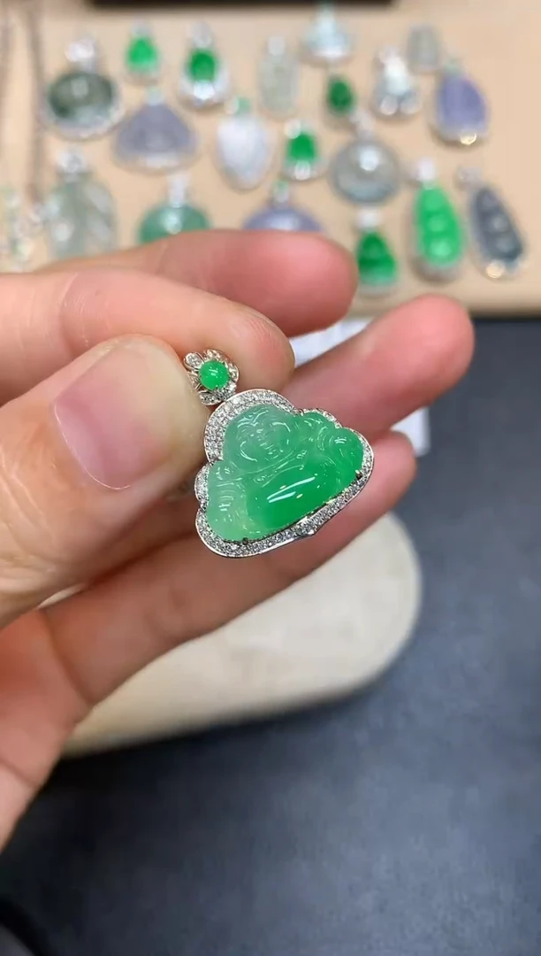 颈饰18K金镶嵌翡翠佛公【无服务费【48小时鉴赏期】