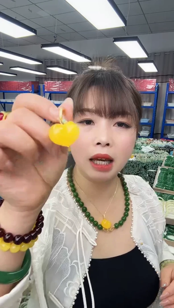 蜜蜡颈饰未镶嵌小屁桃