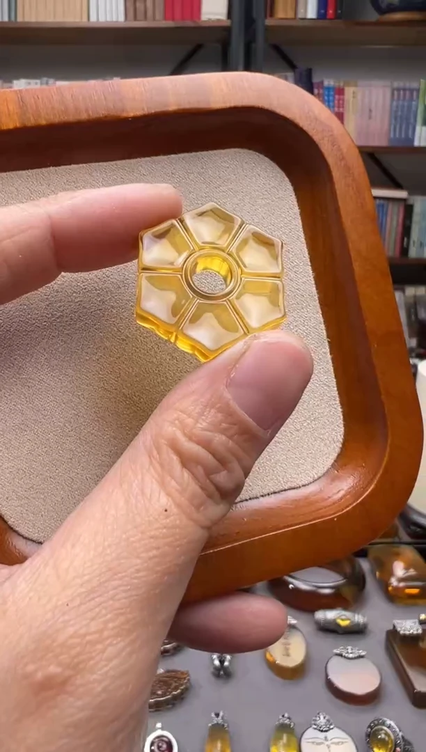 【闪购商品】琥珀颈饰未镶嵌背云配饰--多样性发一