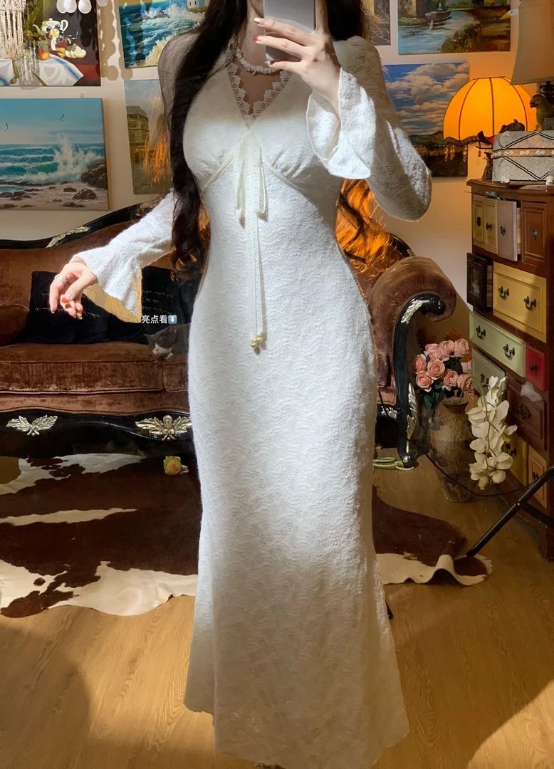 《白色仙羽》2024冬季白色加厚弹力提花蕾丝鱼尾收腰连衣裙长裙J197
