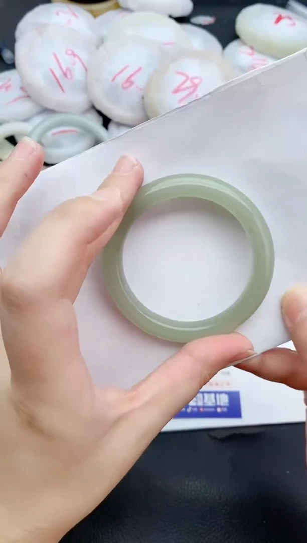 石英质玉手镯未镶嵌127+51/52