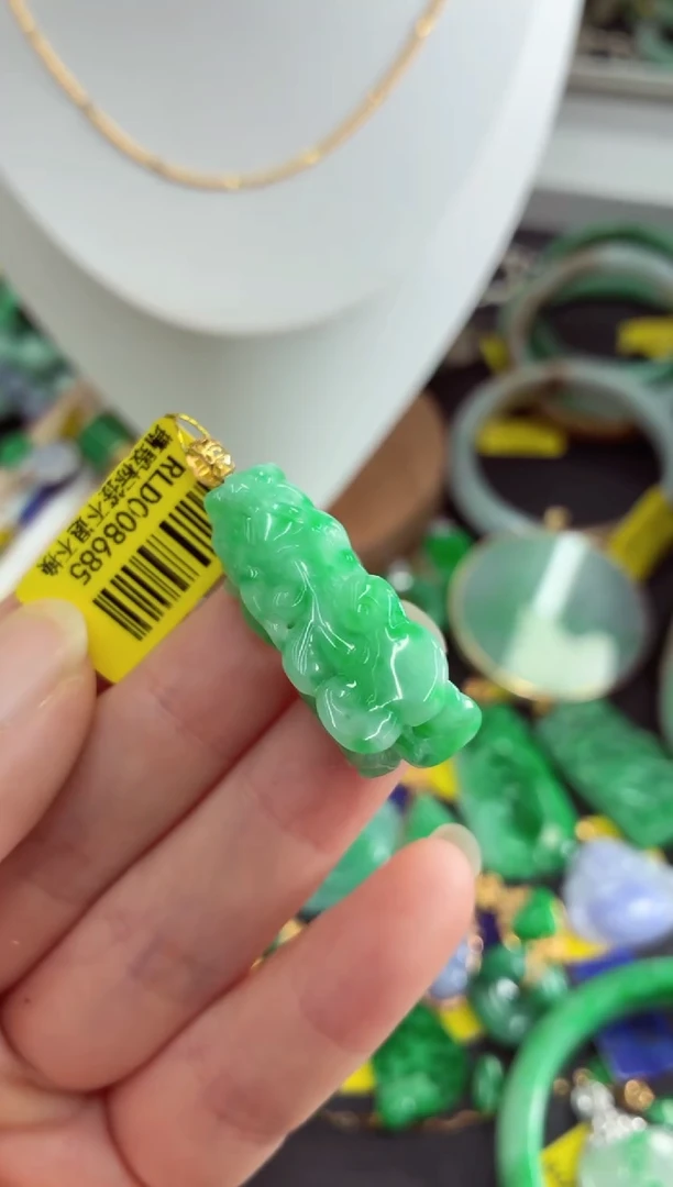 吊坠(不含链)18K金镶嵌翡翠挂件