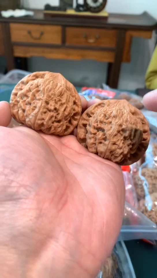 【闪购商品】文玩核桃吊坠大官帽核桃