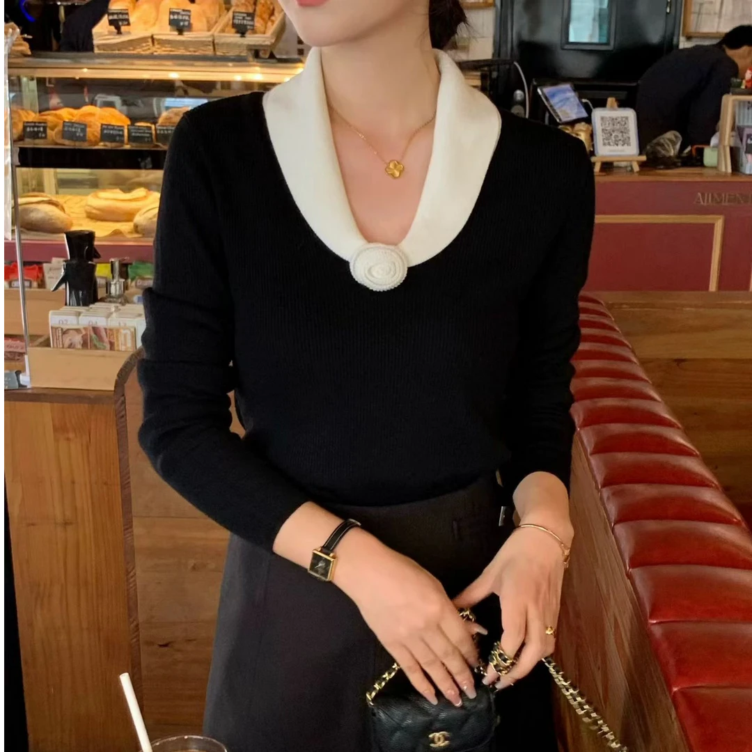 韩系立体花朵撞色V领针织衫女秋季修身显瘦高级感长袖打底衫上衣