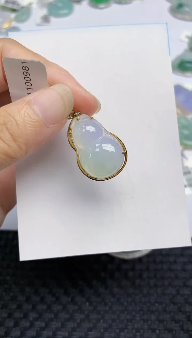 翡翠18K金镶嵌颈饰天然A货翡翠