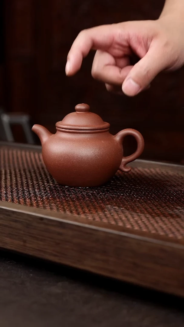 茶壶紫砂底槽清莲子