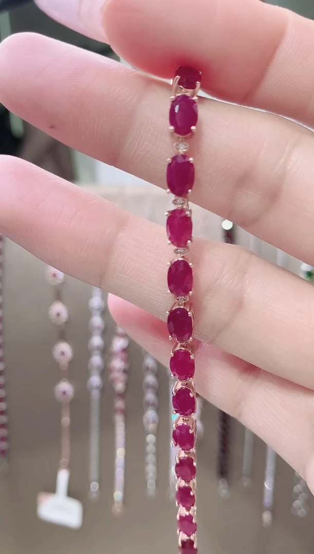 【闪购商品】红宝石手链银S925镶嵌............