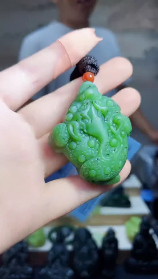 和田玉未镶嵌颈饰1