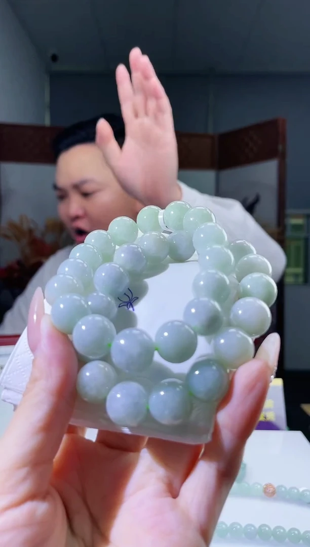 翡翠未镶嵌颈饰多样性发其一手串